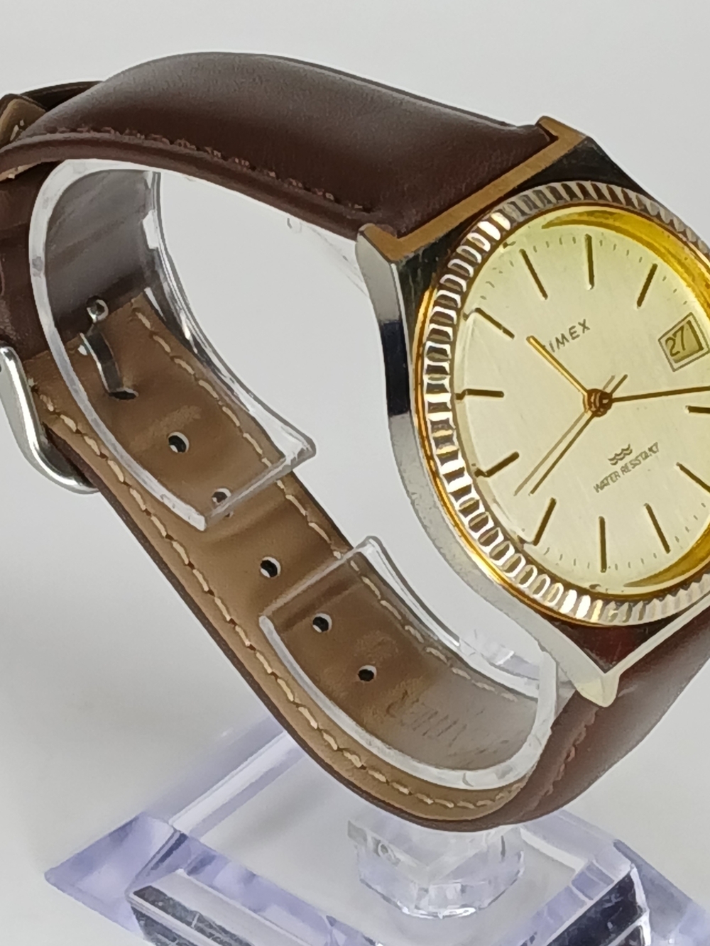 Vintage Timex Quartz Watch Date Fluted Bezel Gold Tone Brown Leather Strap